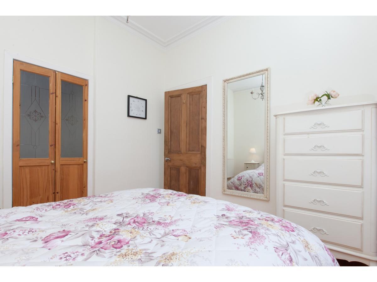 Homely Tenement For 2 Near Botanic Gardens Edimburgo Exterior foto